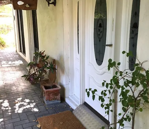 Aarn House B&B Airport Accommodation